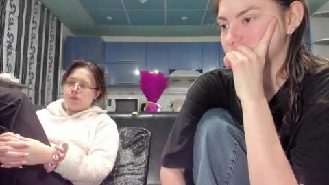 lizzi_muur online show from 02.28.25