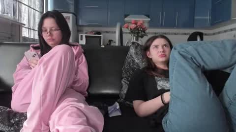 lizzi_muur online show from 03.12.25