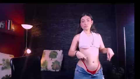 Snapshot of lizzie_collin chatting on 09.23.25 Lizzie online show from 09.23.25