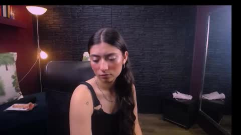 Snapshot of lizzie_collin chatting on 10.01.25 Lizzie online show from 10.01.25