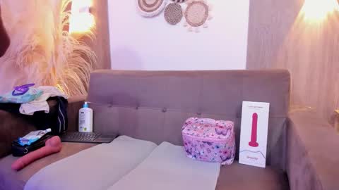 lizzie_williamss online show from 11.30.25