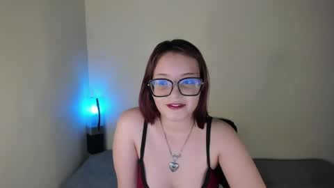 Snapshot of lizzysnoww chatting on 06.07.26 Lizzy online show from 06.07.26