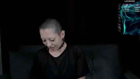 Snapshot of lnxmst chatting on 10.11.25 Lynx Mist online show from 10.11.25