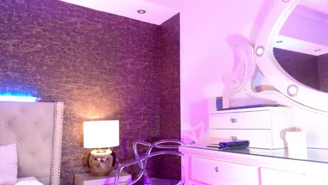  LOANA  online show from 03.10.26