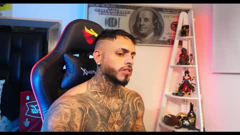 logan_hugh8 online show from 02.20.25