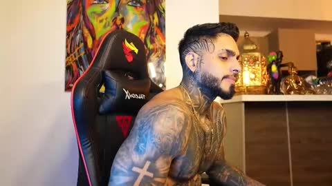 logan_hugh8 online show from 09.23.25