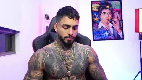 logan_hugh8 online show from 11.24.25