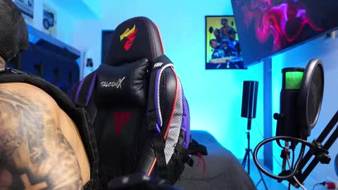 logan_hugh8 online show from 02.21.26