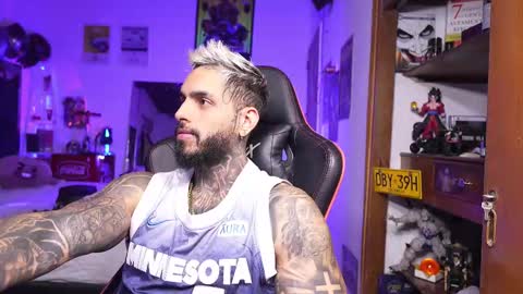 logan_hugh8 online show from 03.26.26