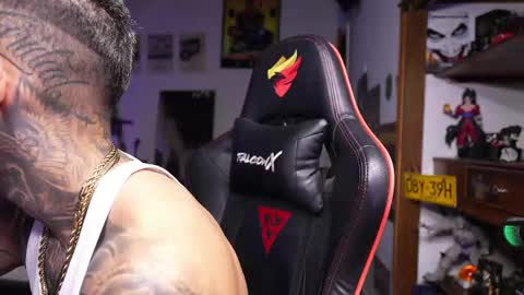 logan_hugh8 online show from 04.10.26