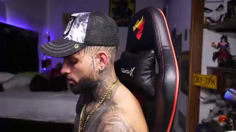 logan_hugh8 online show from 04.17.26