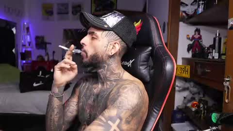 logan_hugh8 online show from 04.22.26