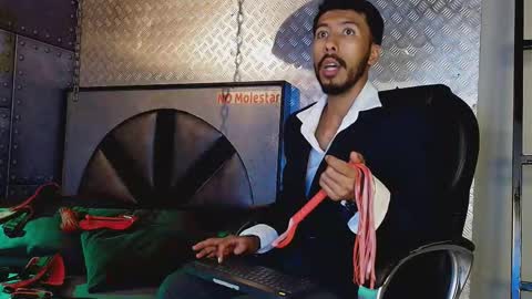 Snapshot of logan_mercer chatting on 12.04.25 logan_mercer online show from 12.04.25