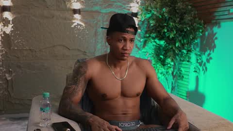 logan_varela online show from 12.04.25