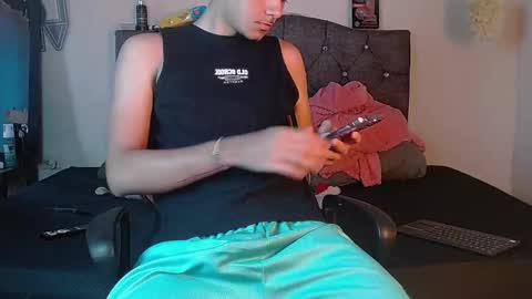 Snapshot of logan_willyams_ chatting on 10.19.25 logan_willyams_ online show from 10.19.25