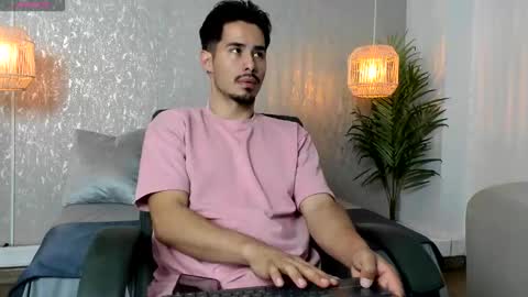 Snapshot of loghan_fox chatting on 09.28.25 Loghan online show from 09.28.25