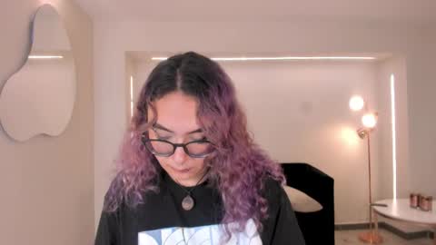 Snapshot of loiseharper chatting on 05.16.26 Loise online show from 05.16.26