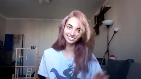 Snapshot of loisepadovano chatting on 09.23.25 Amelia online show from 09.23.25