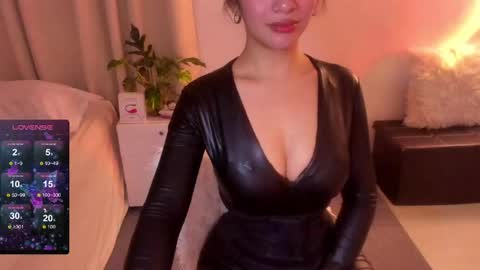 Snapshot of loisewilliams chatting on 05.08.26 Mistress L online show from 05.08.26