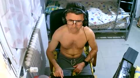 Snapshot of lokoum39 chatting on 10.19.25 lokoum39 online show from 10.19.25