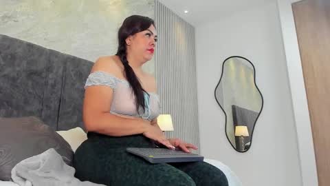 Lola Sweet online show from 09.24.25