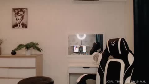 Snapshot of lola_anderson chatting on 12.18.24  Lola  online show from 12.18.24