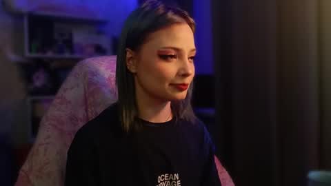 Snapshot of lola_bani_ chatting on 12.17.25 lola online show from 12.17.25