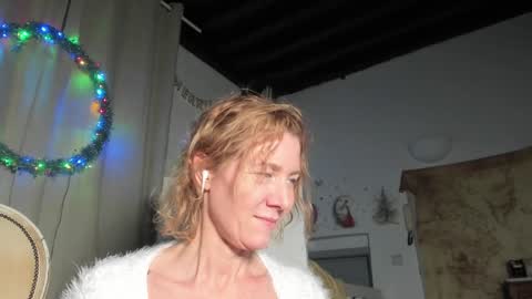 lola_belgium online show from 12.30.24