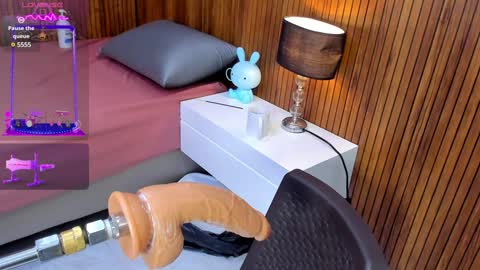 Snapshot of lola_clit chatting on 01.22.25 lola online show from 01.22.25