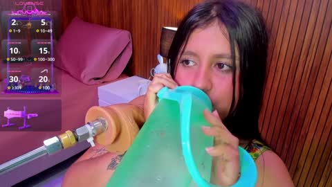 Snapshot of lola_clit chatting on 02.01.25 lola online show from 02.01.25