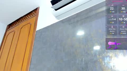 Snapshot of lola_clit chatting on 02.15.25 lola online show from 02.15.25