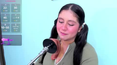 Snapshot of lola_clit chatting on 12.01.25 lola online show from 12.01.25