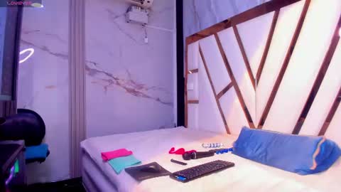 Snapshot of lola_hornei chatting on 06.19.26 Lola online show from 06.19.26