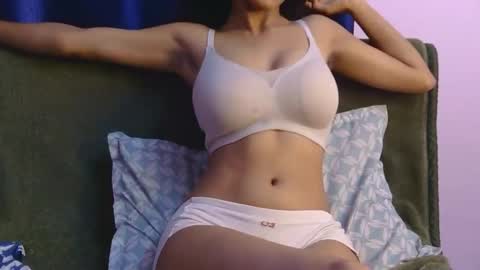 lolaa online show from 05.20.26