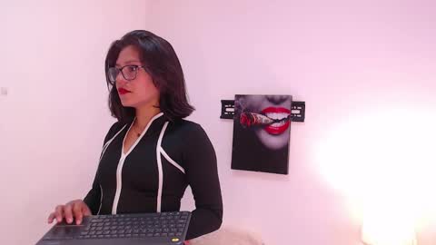 lolaandcamille online show from 10.27.25