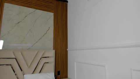 Lola Angel online show from 10.04.25