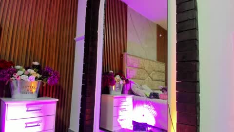 Lola Angel online show from 04.04.26