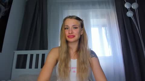 Snapshot of lolabani675452 chatting on 09.23.25 lolabani675452 online show from 09.23.25