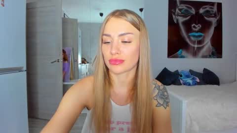 Snapshot of lolabani675452 chatting on 10.13.25 lolabani675452 online show from 10.13.25