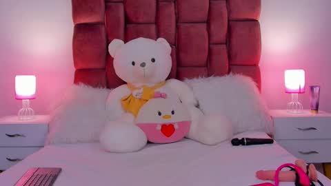 LolaCoper online show from 12.20.24