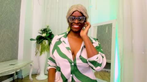 lola online show from 11.19.25