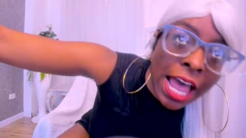 lola online show from 11.21.25