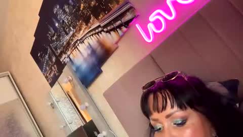 Snapshot of lolaley2 chatting on 10.15.25 Lolaley2 online show from 10.15.25