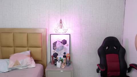 LOLA online show from 02.21.25