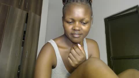 lolamia7 online show from 02.18.25