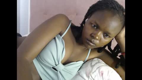 lolamia7 online show from 11.16.25