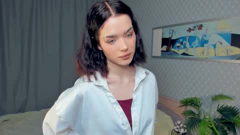 Snapshot of lolasoltren chatting on 12.17.25 Tsarina online show from 12.17.25