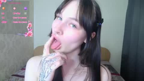 Snapshot of lolavibe6 chatting on 05.31.26 Lola online show from 05.31.26