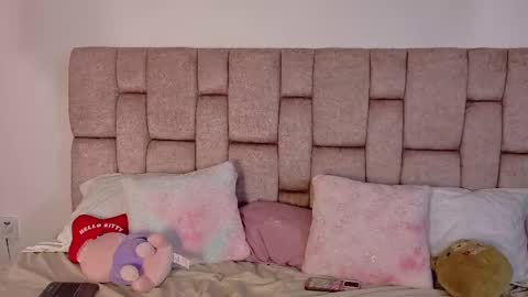 Snapshot of lolayun chatting on 09.23.25 Lola online show from 09.23.25