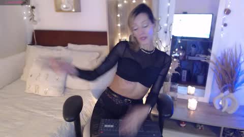 Snapshot of lolis_sweet_submisive chatting on 11.15.25 Dear tippers follow me on my new cb account lennarogers online show from 11.15.25